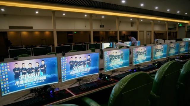 青山湖公安分局网安大队深入辖区网吧开展反诈宣传工作