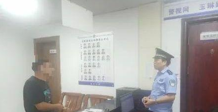 男子在网吧抽烟被抓，老板想哭